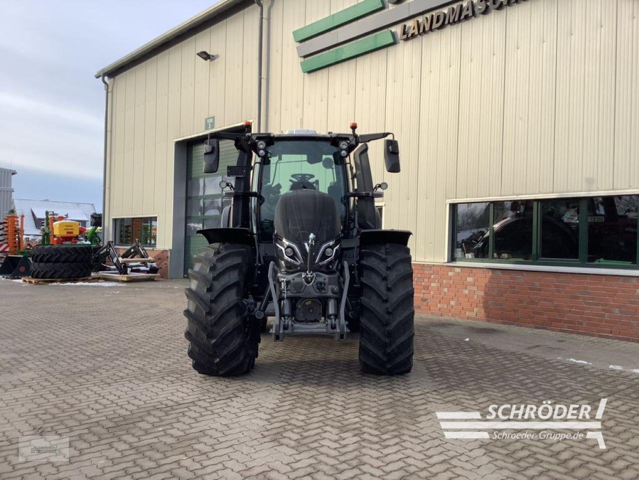 Traktor za tip Valtra Q 245, Neumaschine u Völkersen (Slika 2)