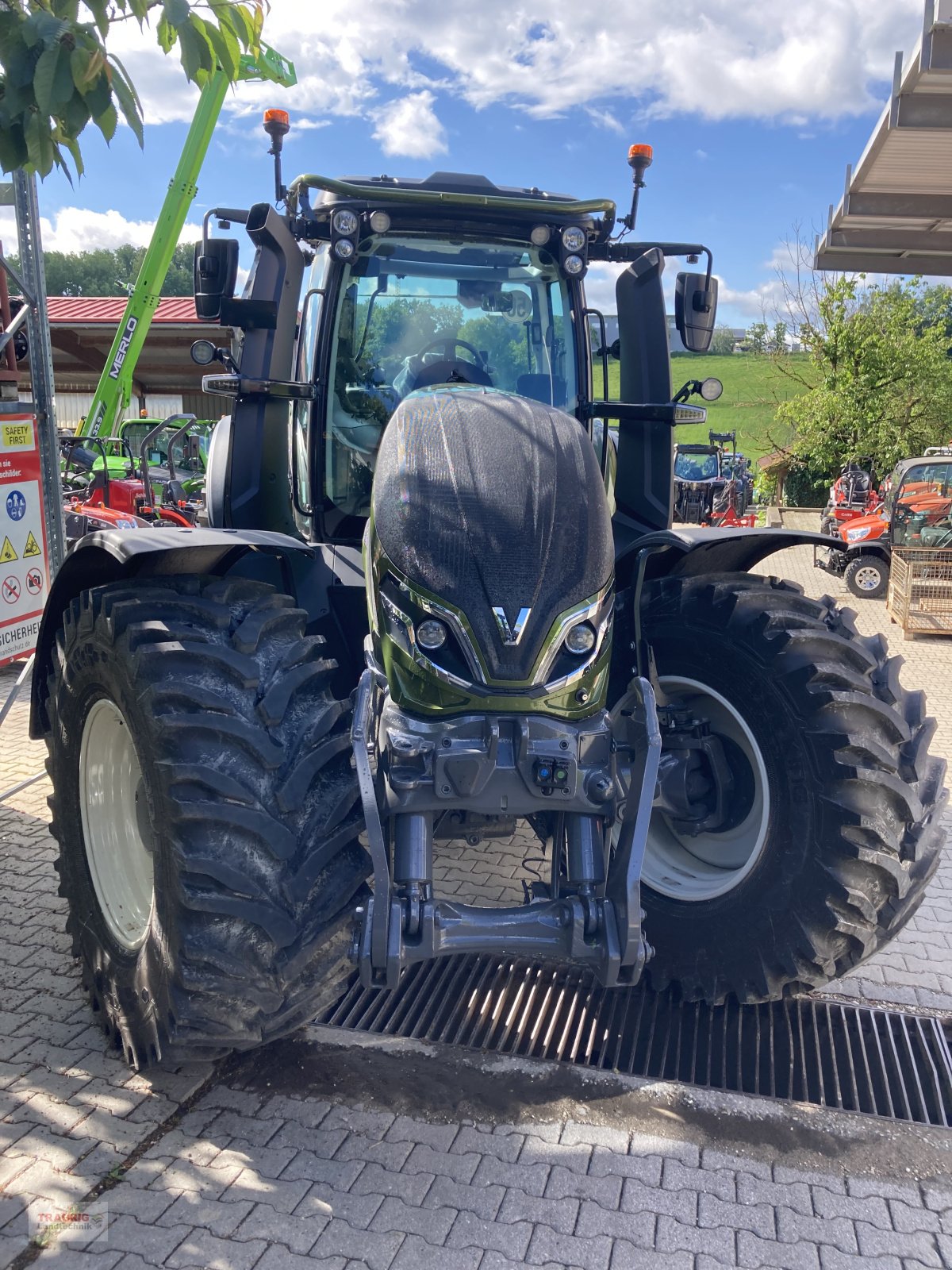 Traktor del tipo Valtra Q 265 mit Forstkabine und Rüfa, Neumaschine en Mainburg/Wambach (Imagen 2)