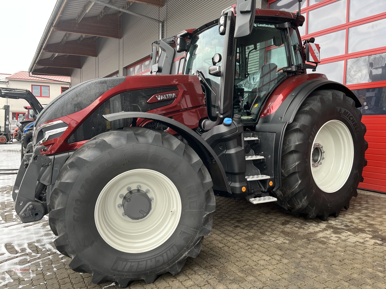 Traktor of the type Valtra Q 265, Neumaschine in Mainburg/Wambach (Picture 11)