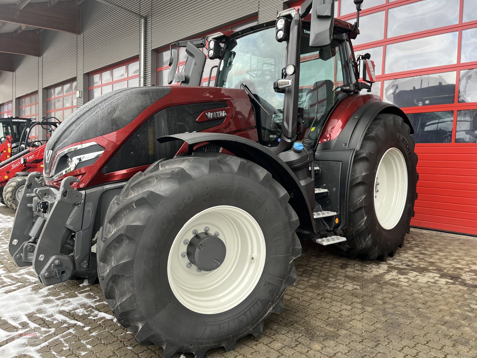 Traktor of the type Valtra Q 265, Neumaschine in Mainburg/Wambach (Picture 13)