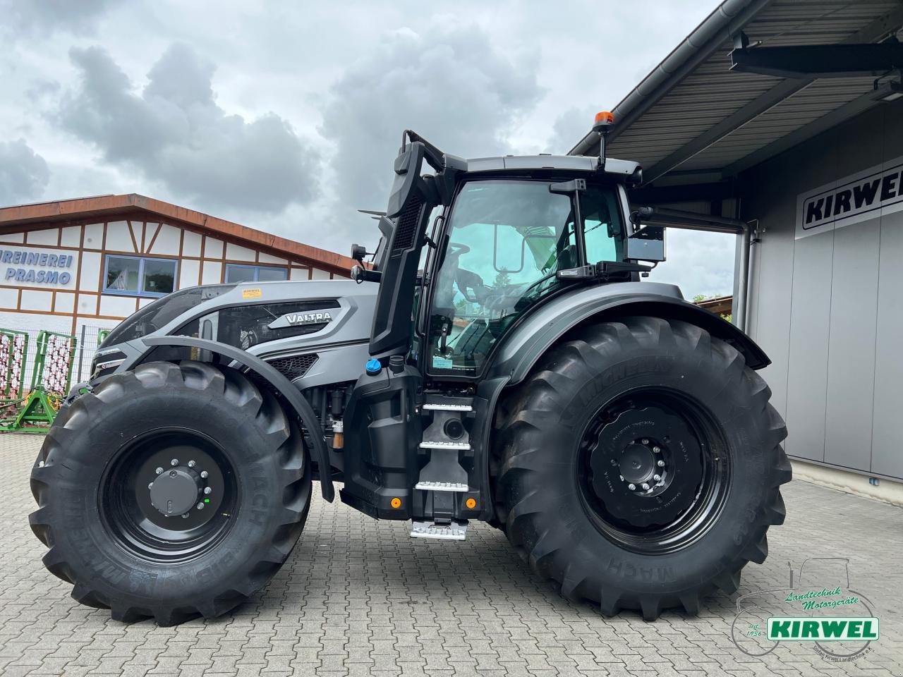 Traktor van het type Valtra Q 285, Neumaschine in Blankenheim (Foto 3)