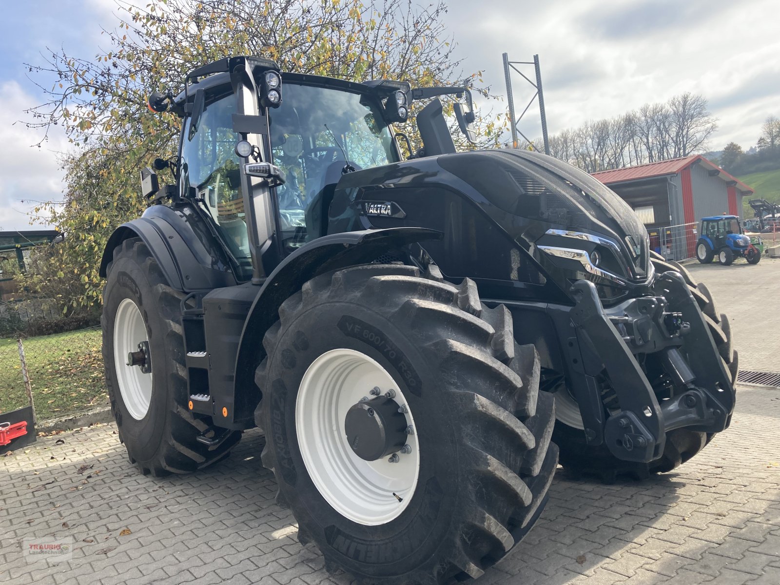 Traktor van het type Valtra Q 285, Neumaschine in Mainburg/Wambach (Foto 1)