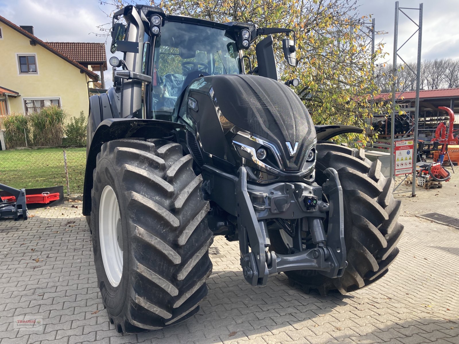 Traktor van het type Valtra Q 285, Neumaschine in Mainburg/Wambach (Foto 8)