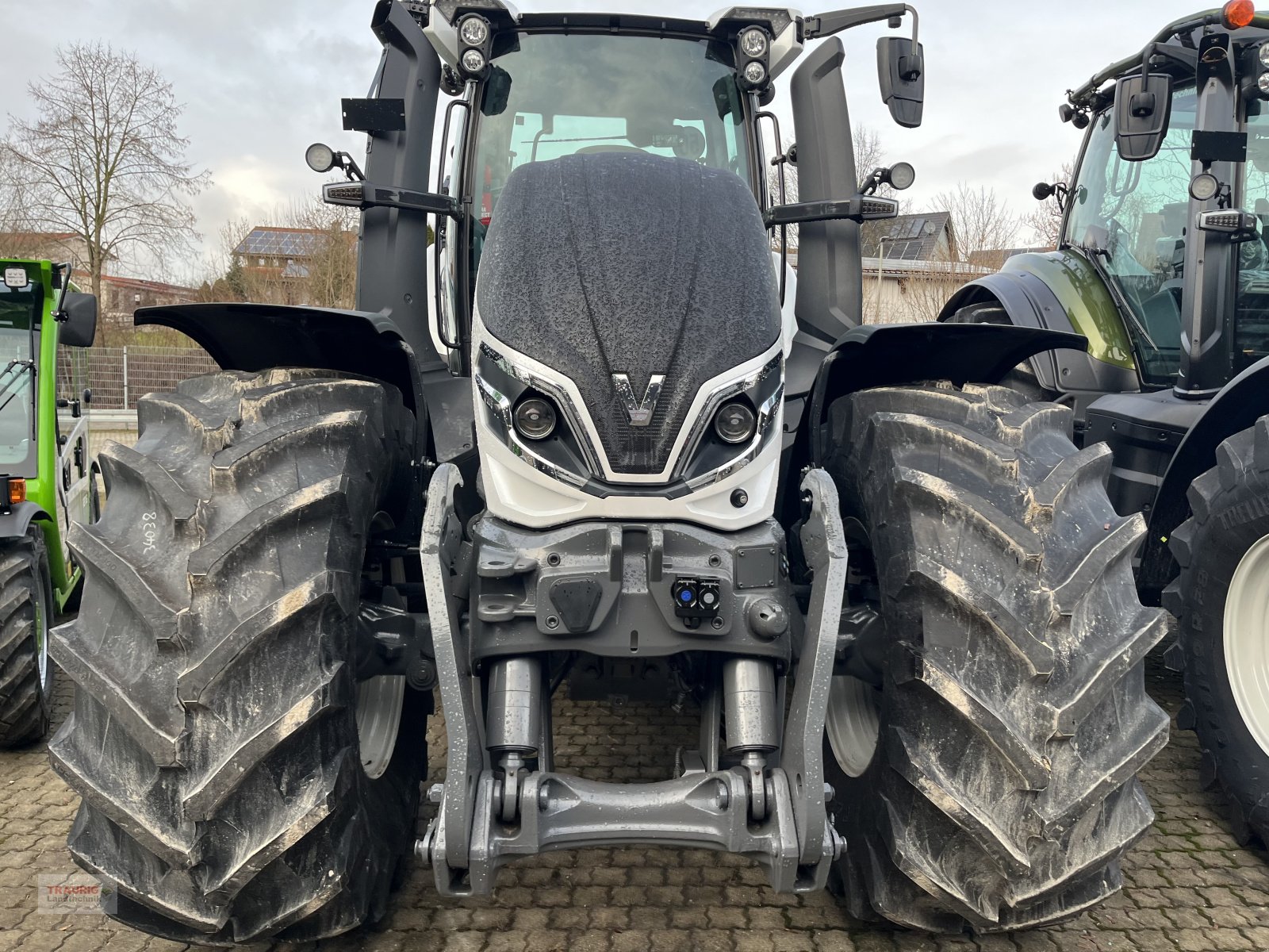 Traktor от тип Valtra Q 305 m. Rüfa, Neumaschine в Mainburg/Wambach (Снимка 3)