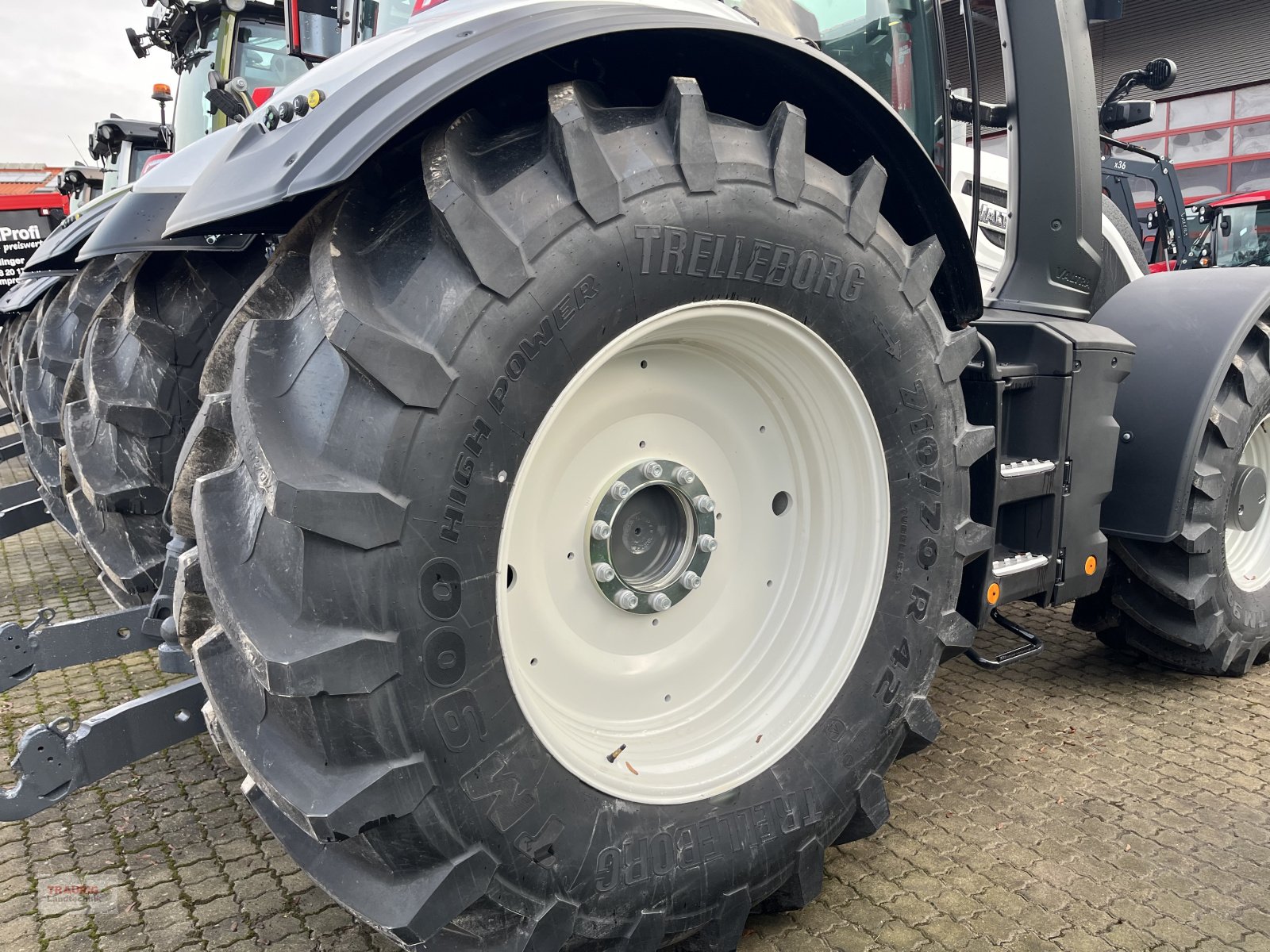 Traktor от тип Valtra Q 305 m. Rüfa, Neumaschine в Mainburg/Wambach (Снимка 9)