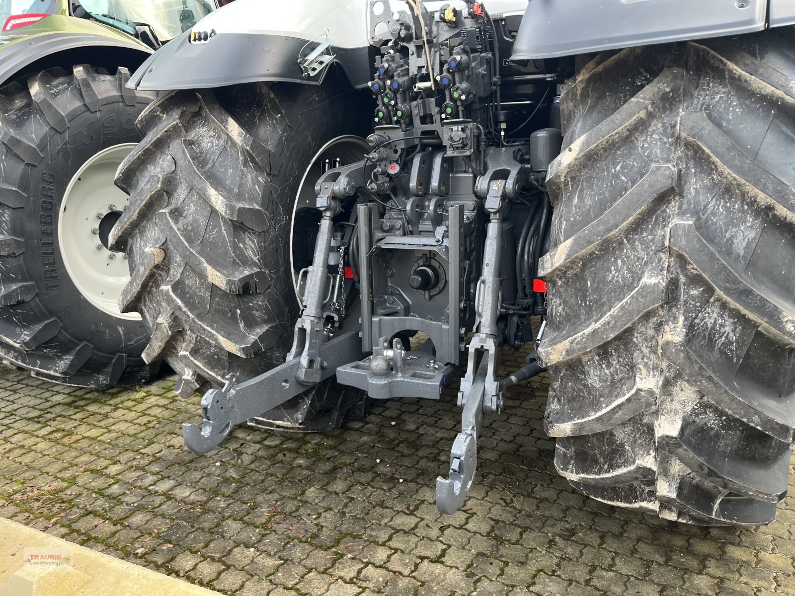 Traktor от тип Valtra Q 305 m. Rüfa, Neumaschine в Mainburg/Wambach (Снимка 10)