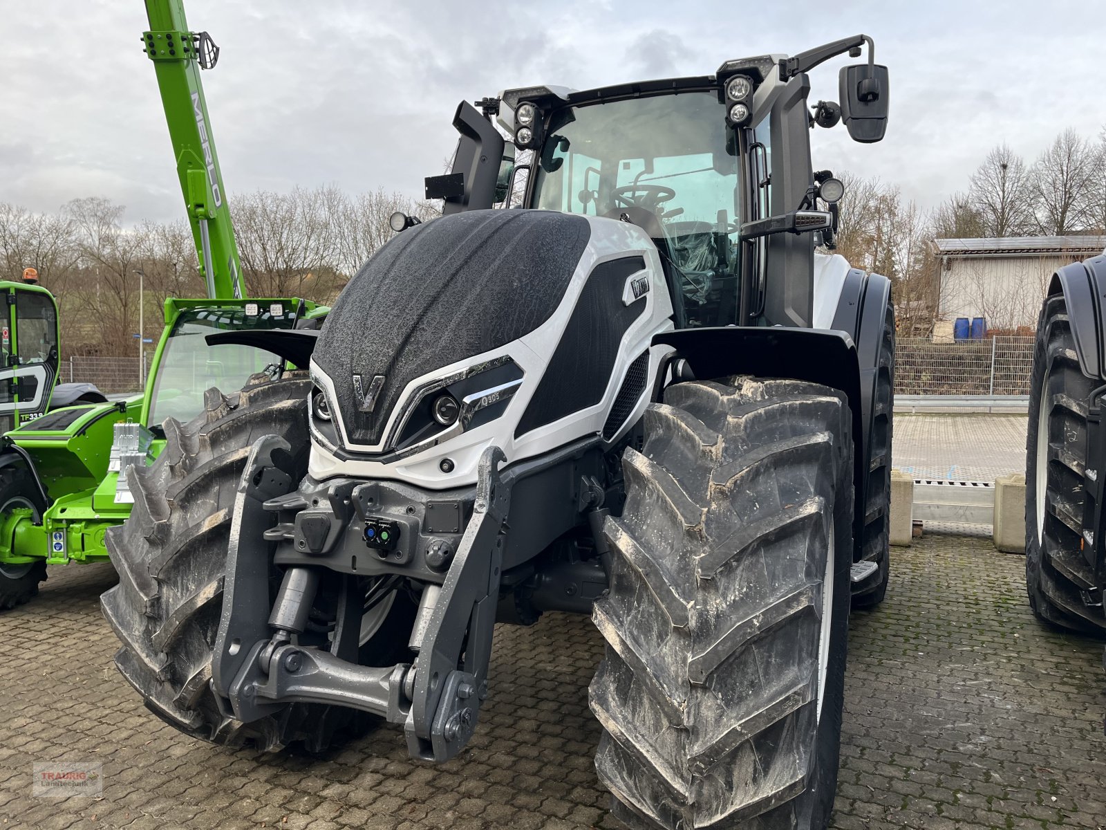 Traktor от тип Valtra Q 305 m. Rüfa, Neumaschine в Mainburg/Wambach (Снимка 21)