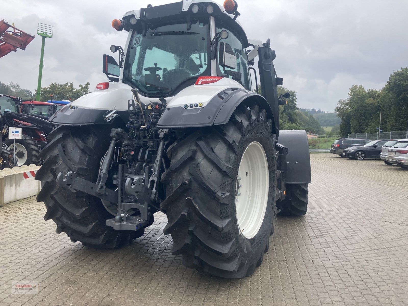 Traktor typu Valtra Q 305 mit Rüfa, Neumaschine v Mainburg/Wambach (Obrázek 9)