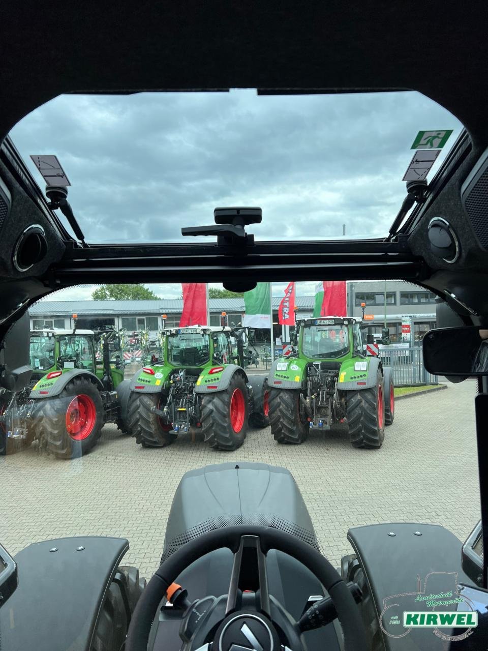 Traktor van het type Valtra Q 305, Gebrauchtmaschine in Blankenheim (Foto 11)