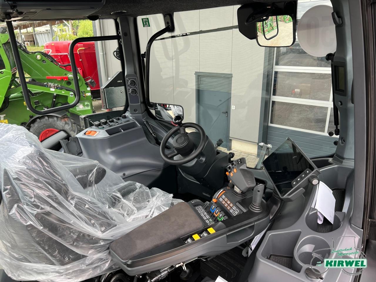 Traktor tip Valtra Q 305, Gebrauchtmaschine in Blankenheim (Poză 12)