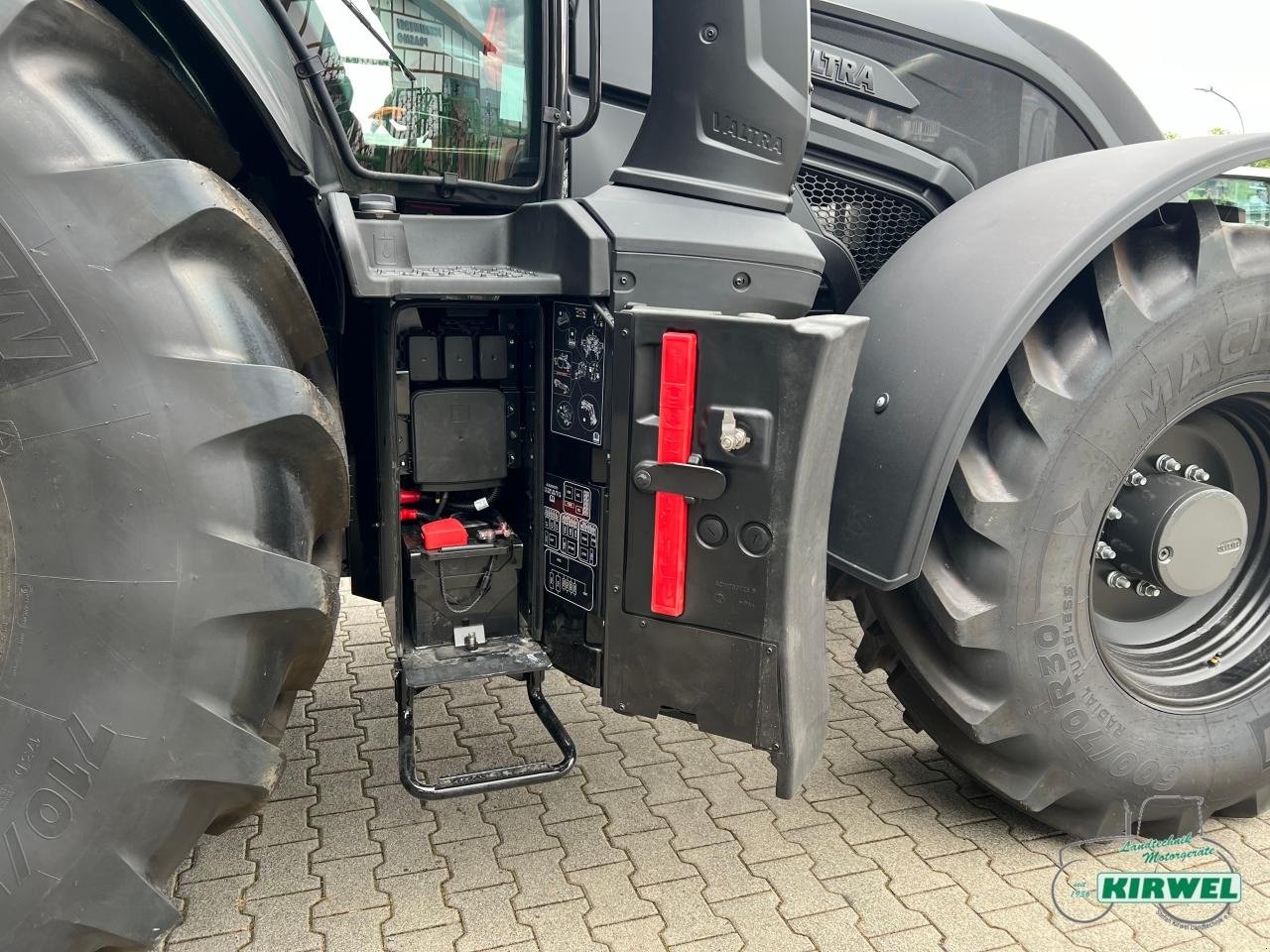 Traktor des Typs Valtra Q 305, Gebrauchtmaschine in Blankenheim (Bild 14)