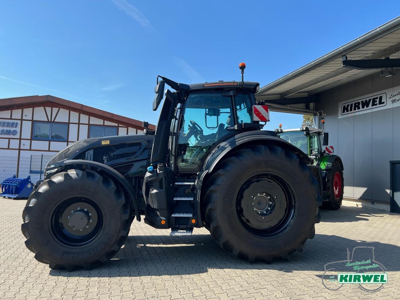 Traktor del tipo Valtra Q 305, Gebrauchtmaschine In Blankenheim (Immagine 3)