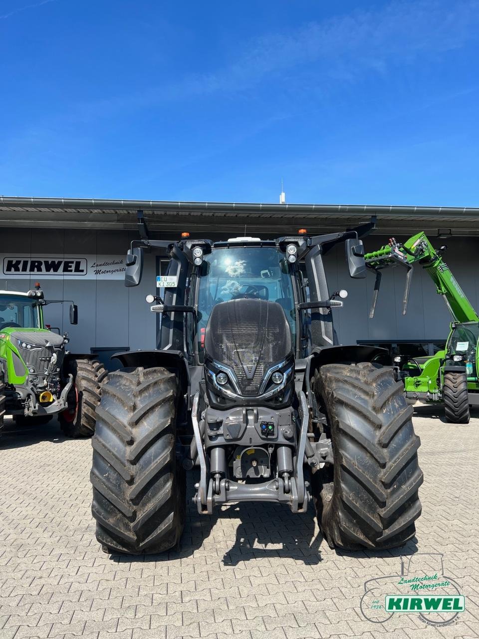 Traktor van het type Valtra Q 305, Gebrauchtmaschine in Blankenheim (Foto 5)