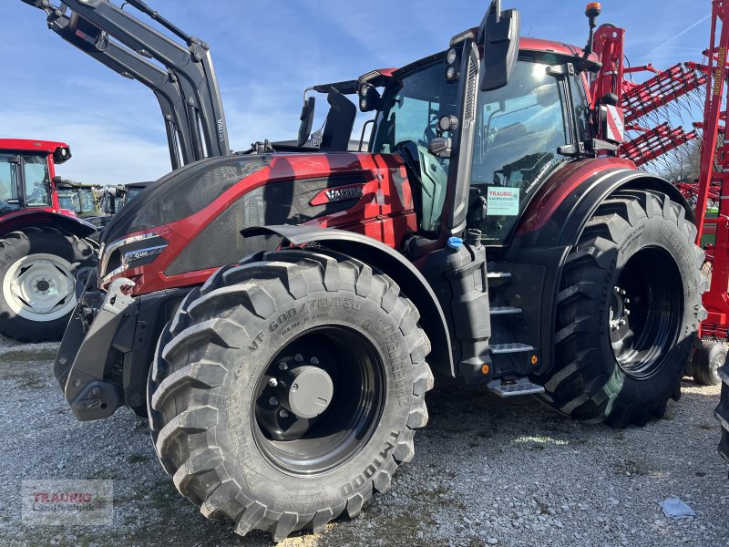 Traktor от тип Valtra Q 305, Gebrauchtmaschine в Mainburg/Wambach (Снимка 1)