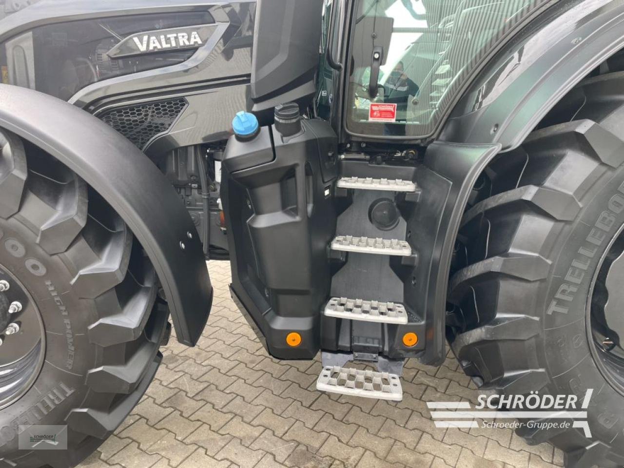 Traktor du type Valtra Q 305, Neumaschine en Wildeshausen (Photo 12)