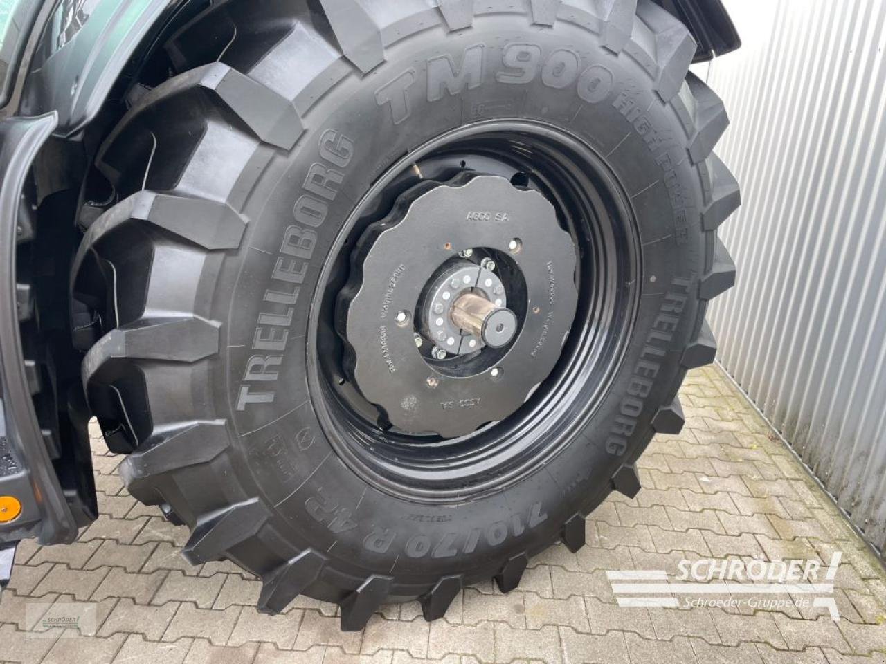 Traktor du type Valtra Q 305, Neumaschine en Wildeshausen (Photo 13)