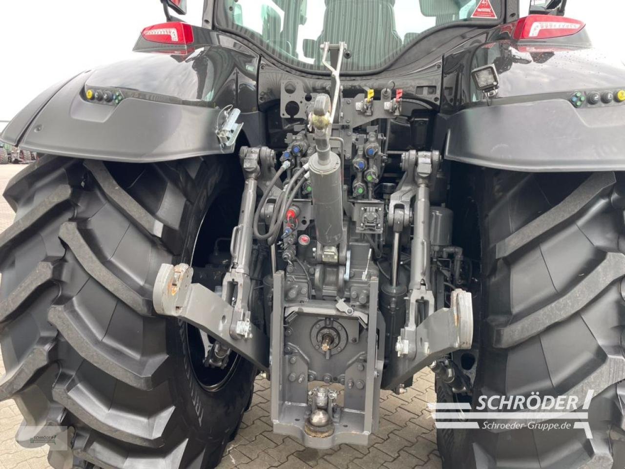 Traktor du type Valtra Q 305, Neumaschine en Wildeshausen (Photo 18)