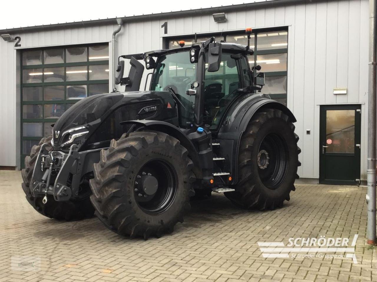 Traktor Türe ait Valtra Q 305, Neumaschine içinde Wardenburg (resim 2)