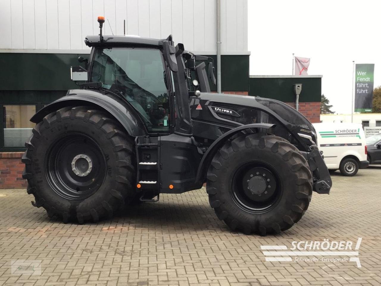 Traktor Türe ait Valtra Q 305, Neumaschine içinde Wardenburg (resim 4)