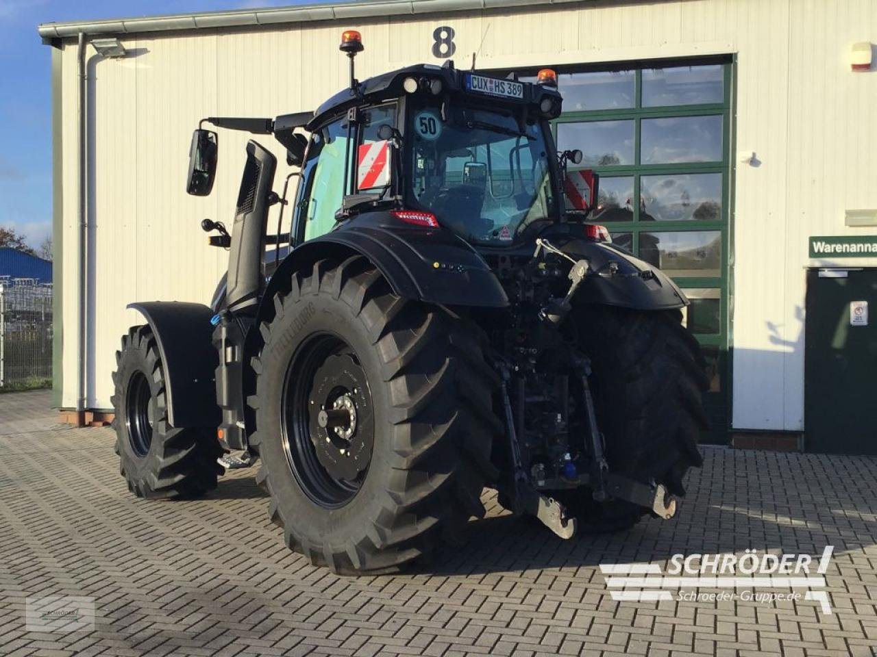 Traktor des Typs Valtra Q 305, Neumaschine in Scharrel (Bild 6)