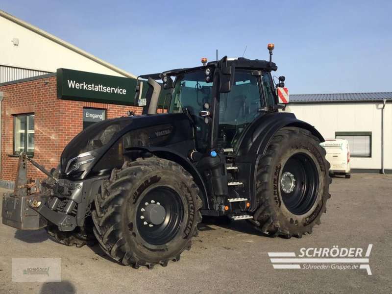 Traktor typu Valtra Q 305, Neumaschine v Penzlin