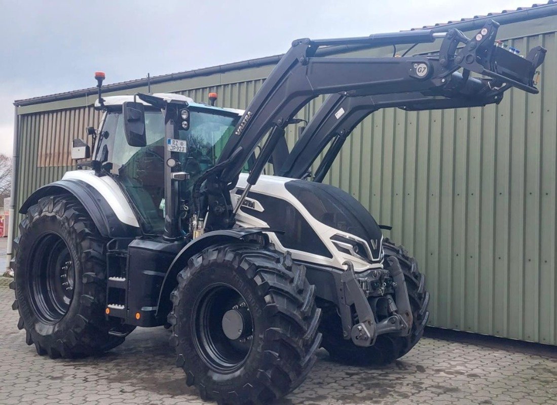 Traktor des Typs Valtra Q 305, Gebrauchtmaschine in Elmenhorst-Lanken (Bild 2)