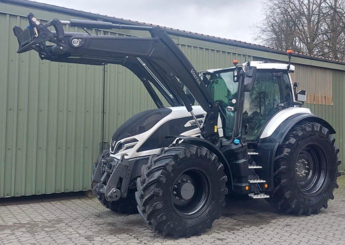 Traktor des Typs Valtra Q 305, Gebrauchtmaschine in Elmenhorst-Lanken (Bild 1)