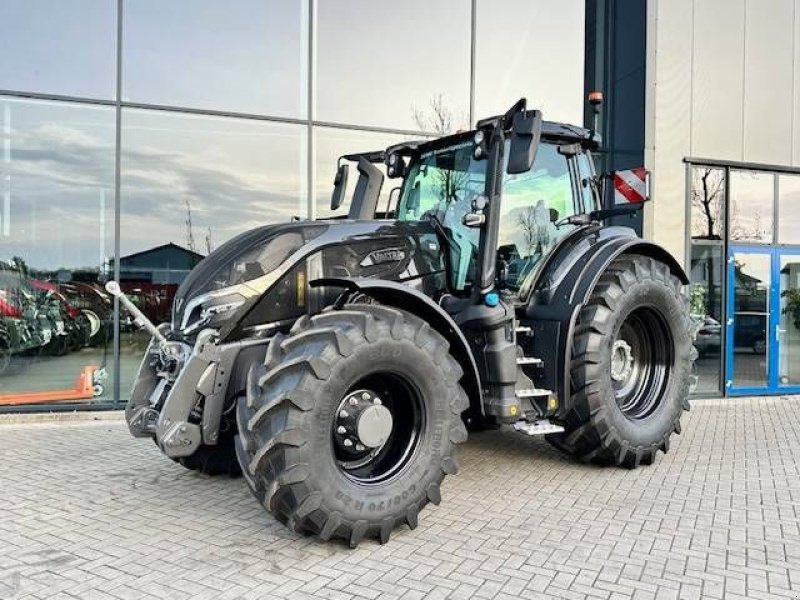 Traktor of the type Valtra Q225 Alle opties! ook twintrac!, Neumaschine in Marknesse