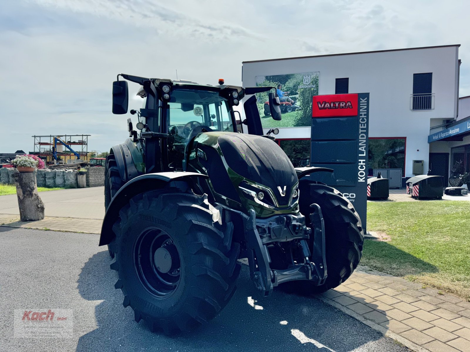 Traktor van het type Valtra Q245, Neumaschine in Neumarkt / Pölling (Foto 1)