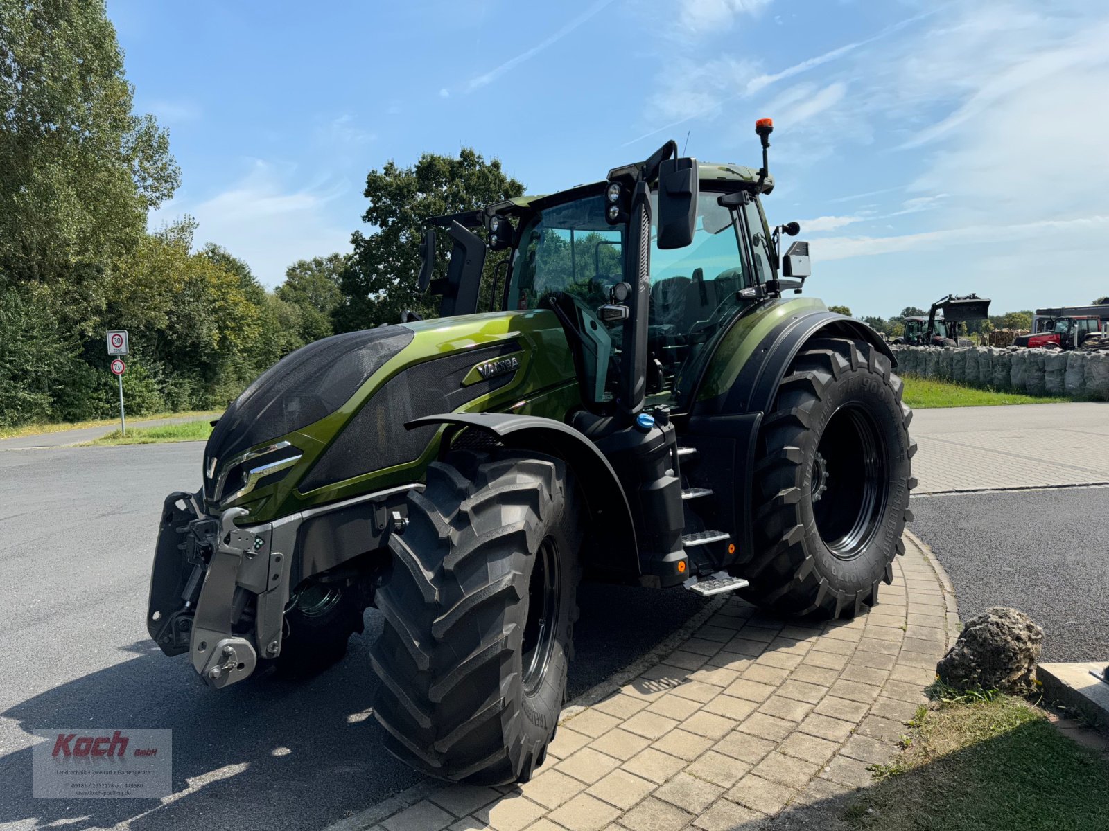 Traktor of the type Valtra Q245, Neumaschine in Neumarkt / Pölling (Picture 8)