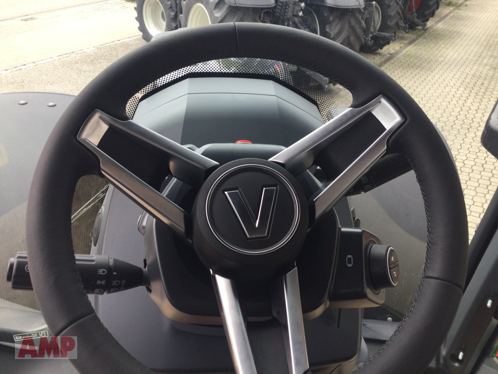 Traktor typu Valtra Q265, Neumaschine v Teising (Obrázek 9)