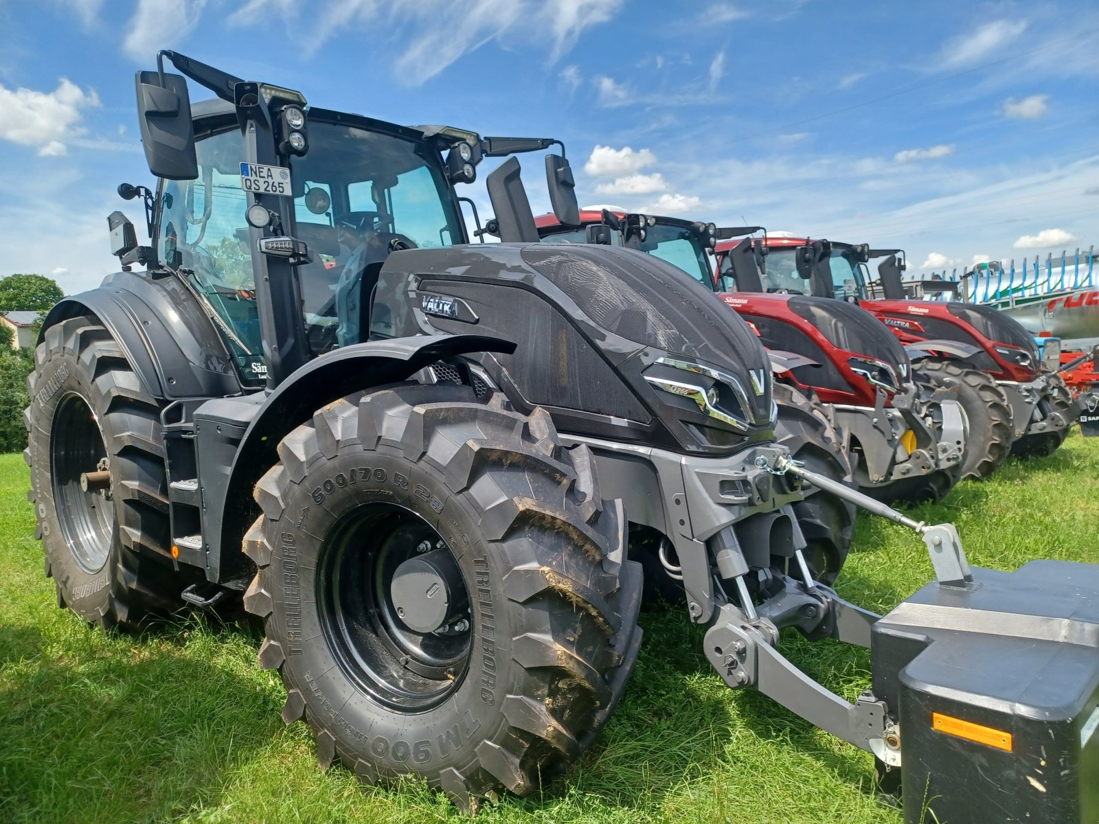 Traktor типа Valtra Q265, Gebrauchtmaschine в Uffenheim (Фотография 1)