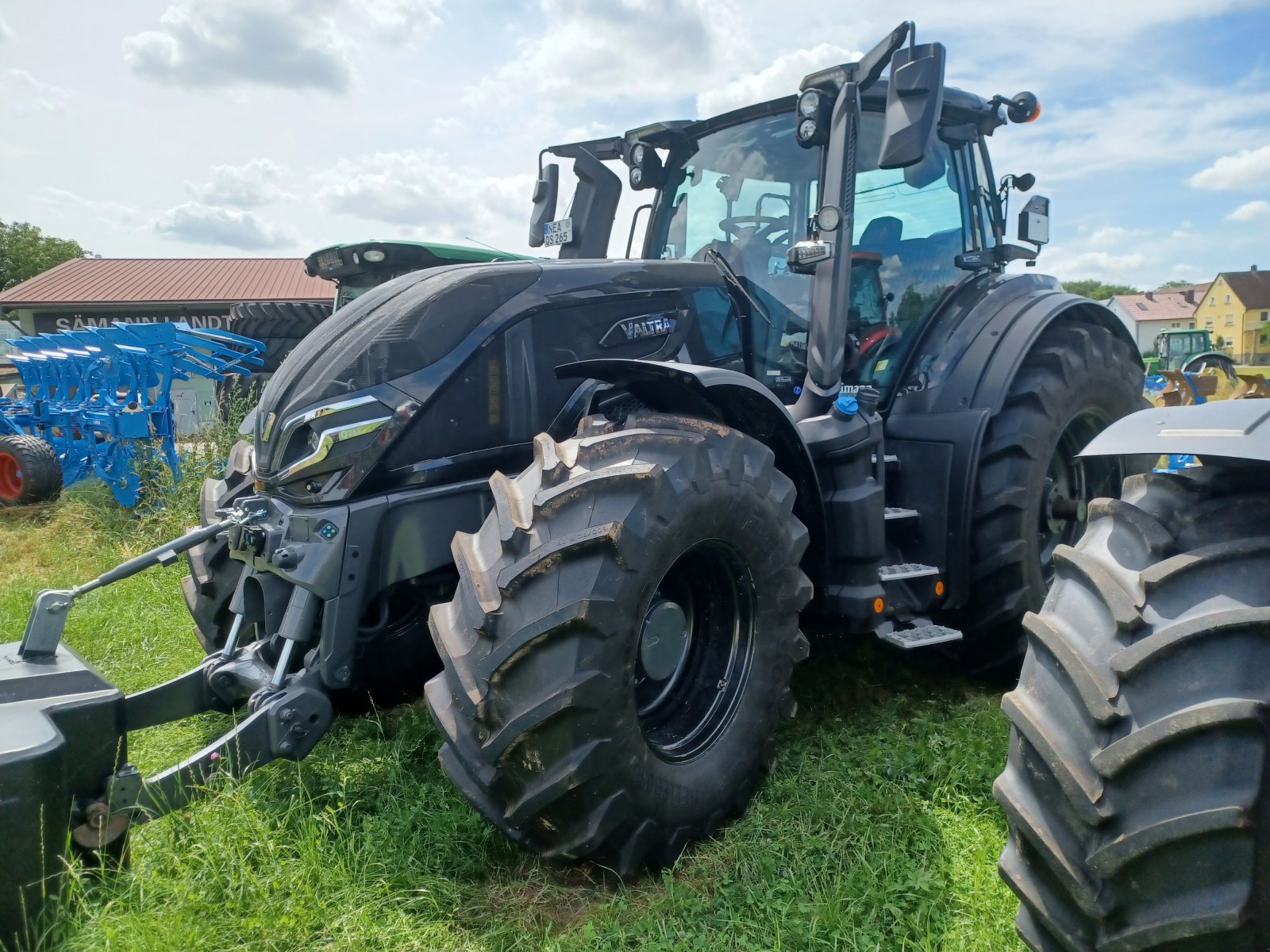 Traktor Türe ait Valtra Q265, Gebrauchtmaschine içinde Uffenheim (resim 4)