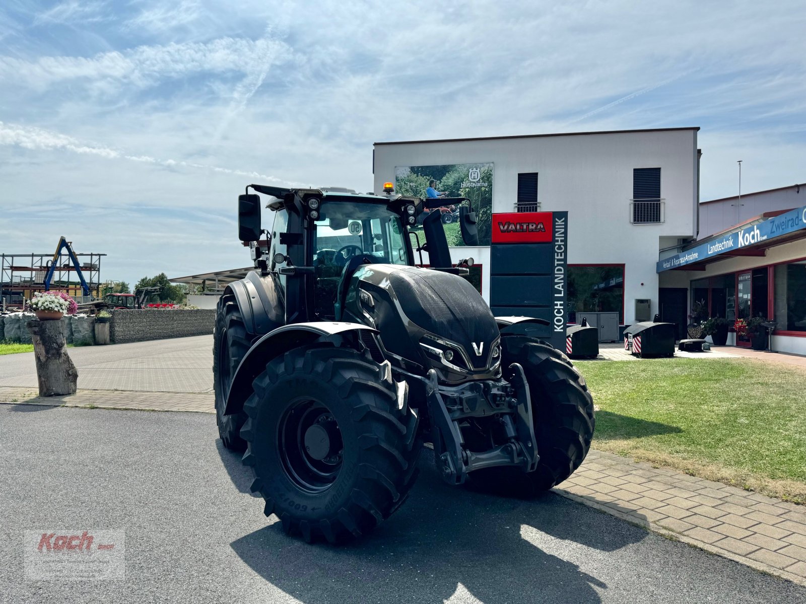 Traktor des Typs Valtra Q265, Neumaschine in Neumarkt / Pölling (Bild 10)