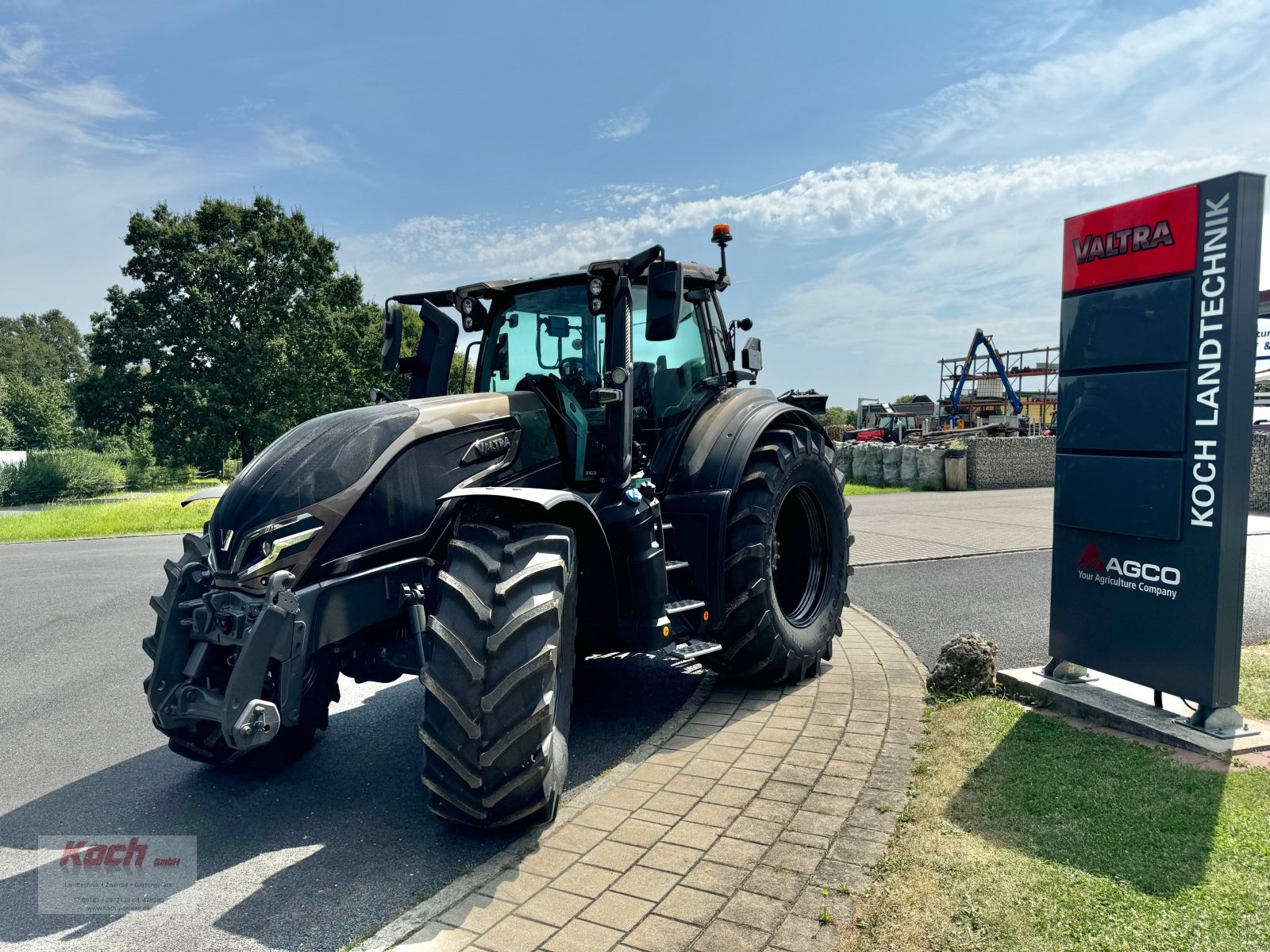 Traktor of the type Valtra Q265, Neumaschine in Neumarkt / Pölling (Picture 11)