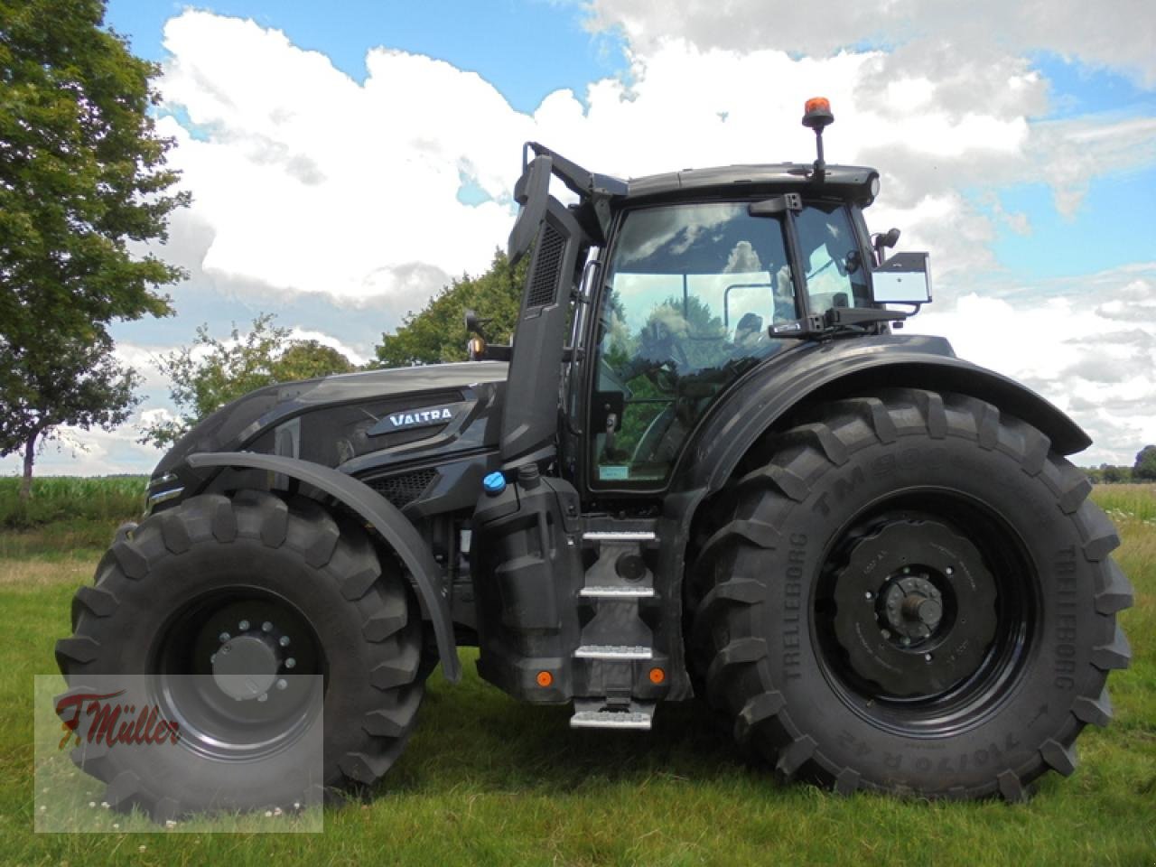 Traktor tipa Valtra Q265, Gebrauchtmaschine u Taaken (Slika 1)