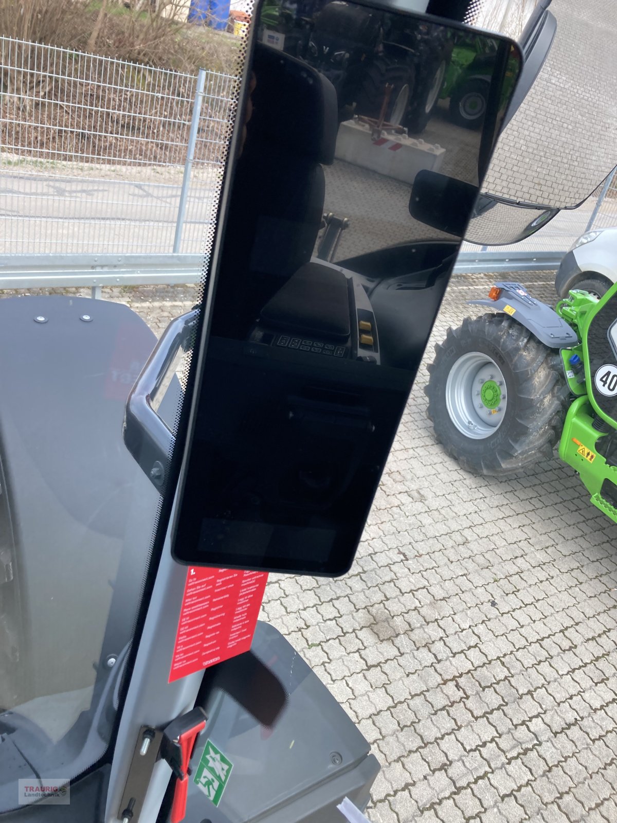 Traktor des Typs Valtra Q285 mit Rüfa, Neumaschine in Mainburg/Wambach (Bild 10)