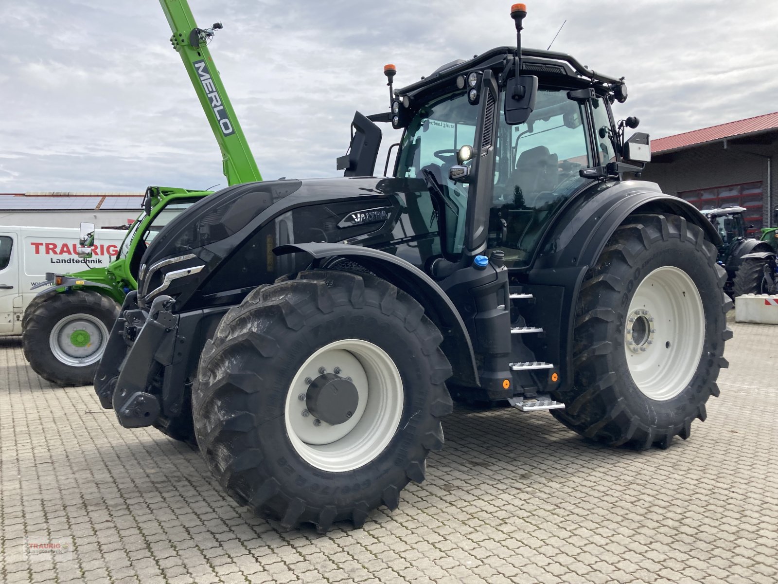 Traktor Türe ait Valtra Q285 mit Rüfa, Neumaschine içinde Mainburg/Wambach (resim 19)