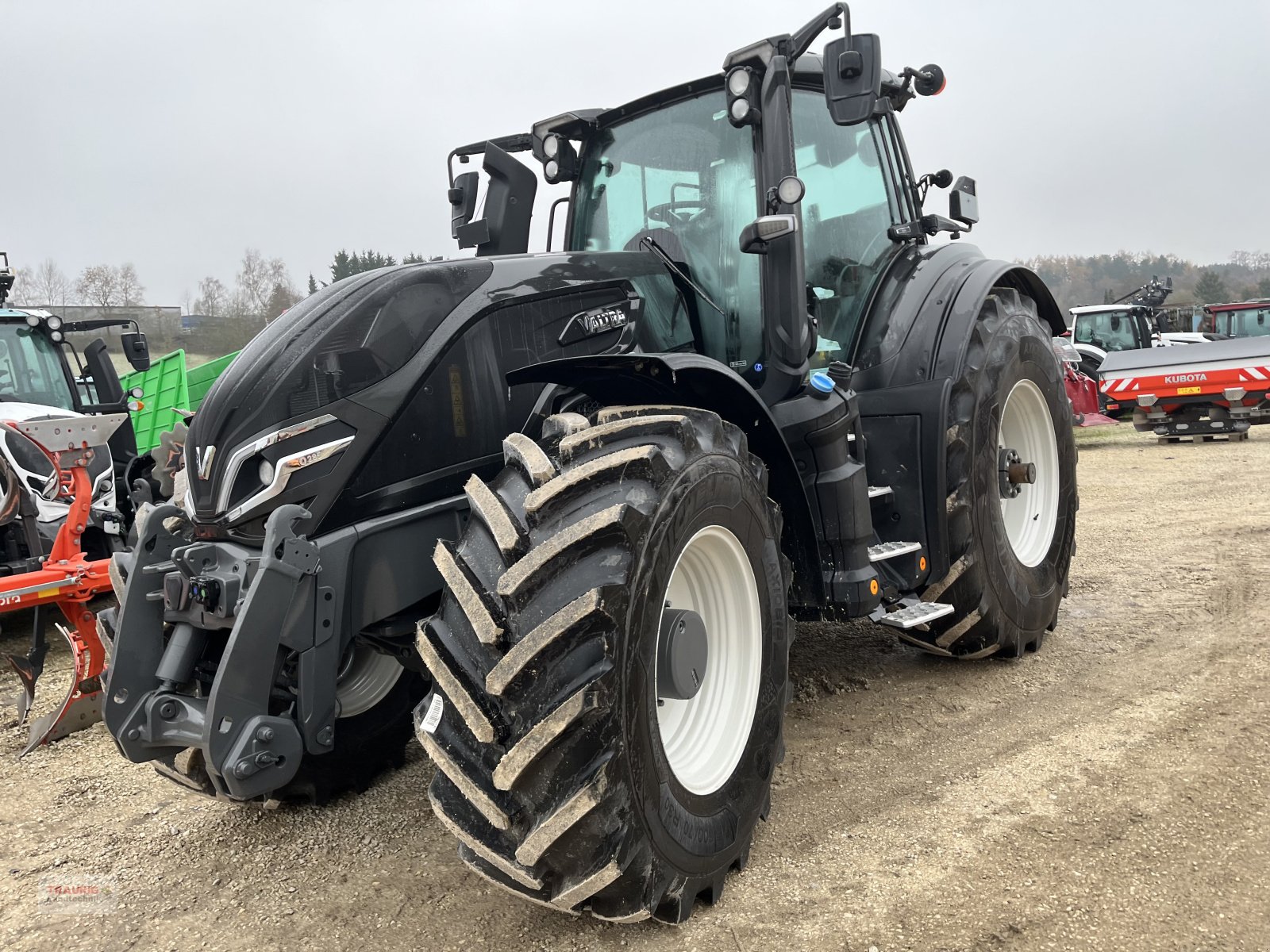 Traktor of the type Valtra Q285, Neumaschine in Mainburg/Wambach (Picture 2)