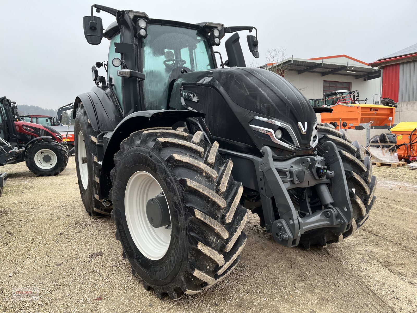 Traktor of the type Valtra Q285, Neumaschine in Mainburg/Wambach (Picture 7)