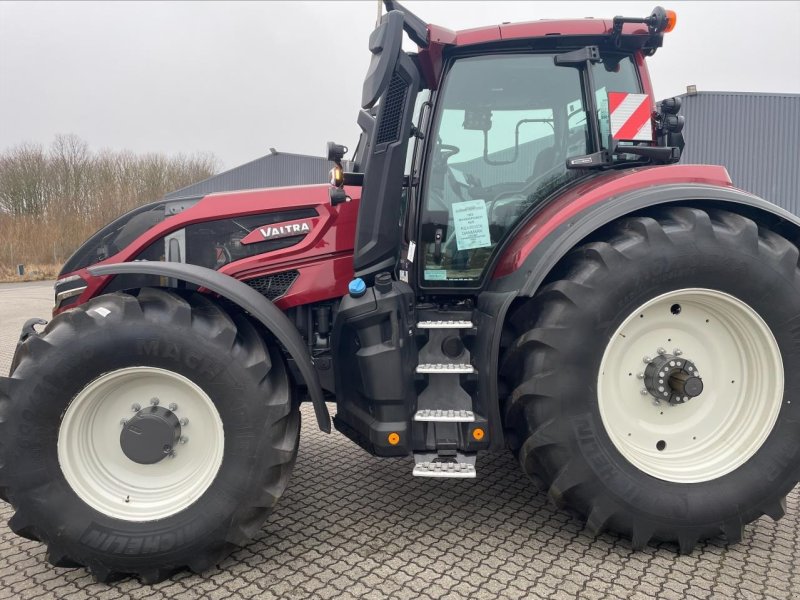 Traktor van het type Valtra Q305 1A9, Gebrauchtmaschine in Skanderborg