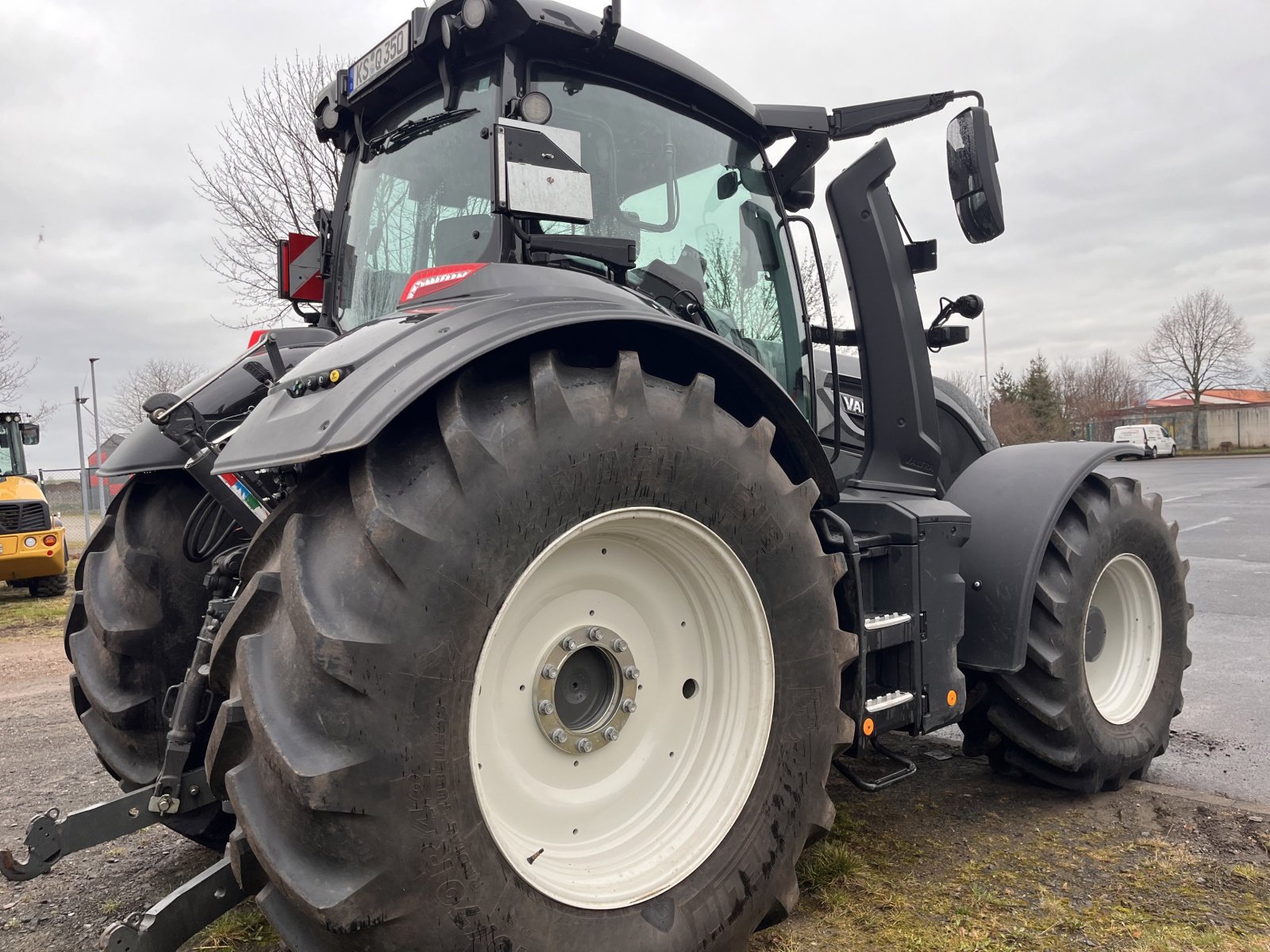 Traktor typu Valtra Q305 1A9, Gebrauchtmaschine w Bebra (Zdjęcie 2)