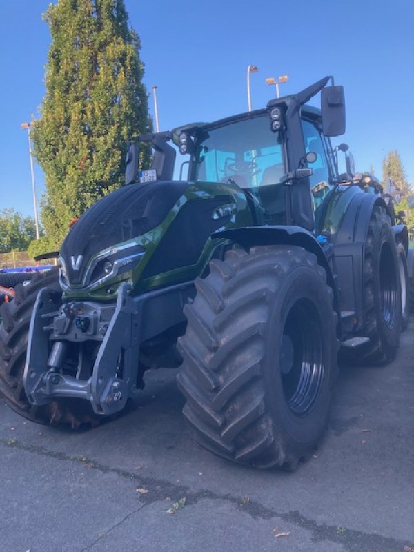 Traktor des Typs Valtra Q305 1A9, Gebrauchtmaschine in Hofgeismar (Bild 1)