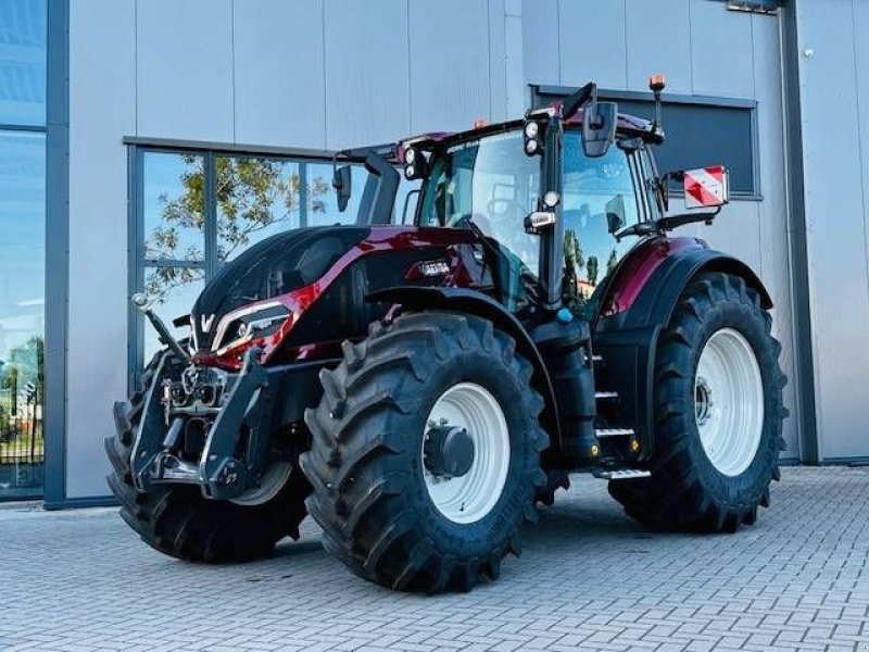 Traktor of the type Valtra Q305 DEMO Super Compleet!, Gebrauchtmaschine in Marknesse