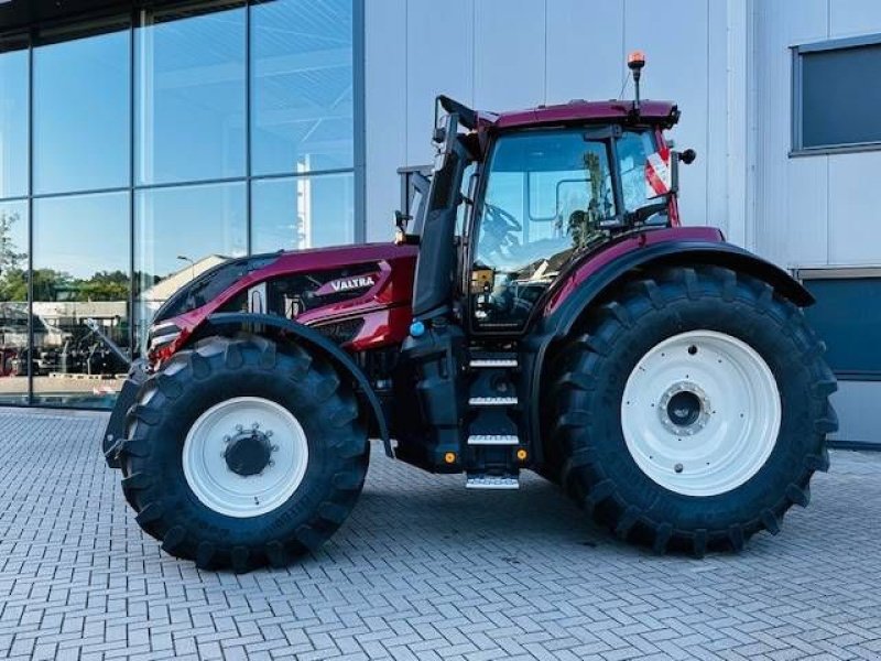 Traktor типа Valtra Q305 DEMO Super Compleet!, Gebrauchtmaschine в Marknesse (Фотография 3)