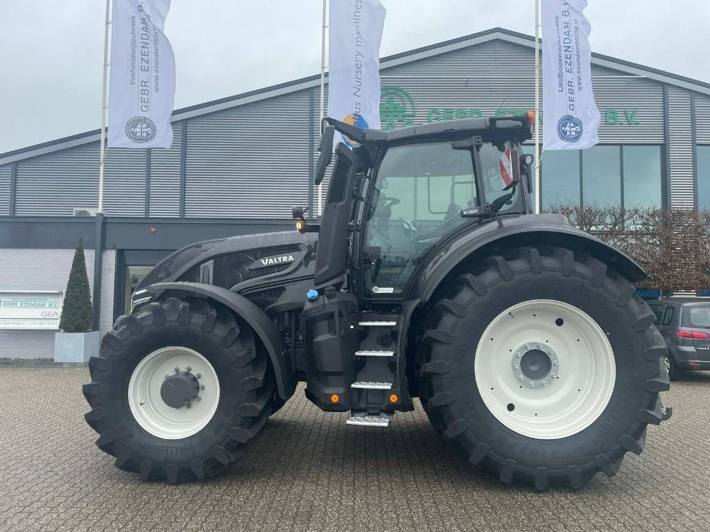 Traktor van het type Valtra Q305 Direct, Neumaschine in Borne (Foto 7)