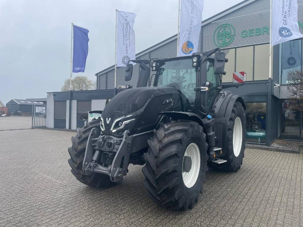 Traktor van het type Valtra Q305 Direct, Neumaschine in Borne (Foto 5)