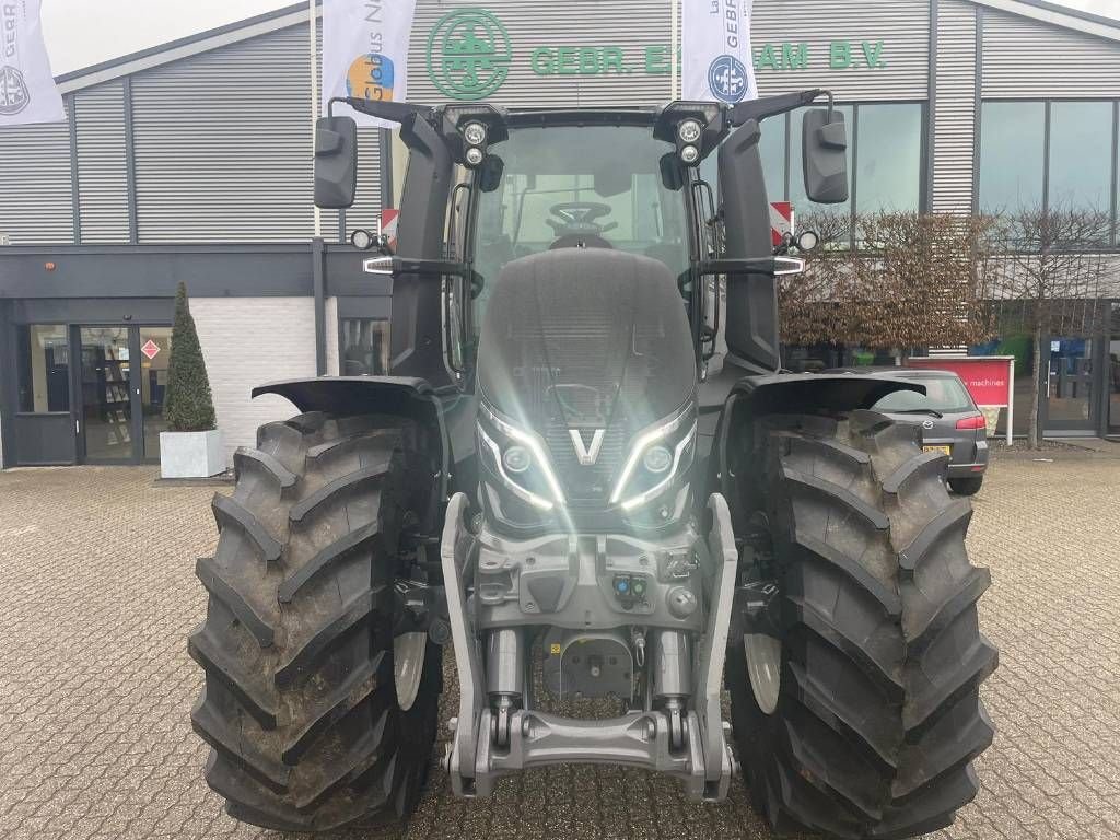 Traktor van het type Valtra Q305 Direct, Neumaschine in Borne (Foto 6)