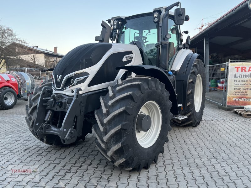 Traktor van het type Valtra Q305 m. Rüfa, Neumaschine in Mainburg/Wambach (Foto 1)