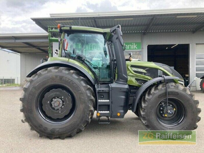 Traktor of the type Valtra Q305 Rüfa, Reifenregeldruckanlage, Vorführmaschine in Bruchsal (Picture 13)